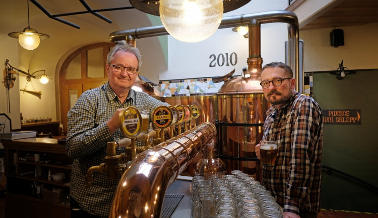 Majitel pivovaru Antoš Josef Paulík (vlevo) a obchodní sládek Budvaru Aleš Dvořák (vpravo)