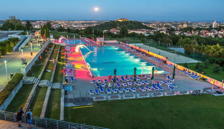 Koupaliště na Kraví hoře projde částečně rekonstrukcí. Město chce postavit za 74 milionů nové vířivky, sauny a wellness