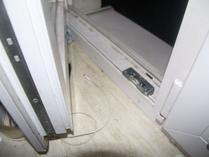 Zloděj v Brně se vloupal otevřeným oknem do bytu