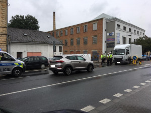 Náklaďák srazil v Rousínově starší ženu na přechodu pro chodce. Zraněním na místě podlehla