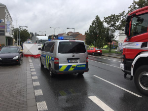 Náklaďák srazil v Rousínově starší ženu na přechodu pro chodce. Zraněním na místě podlehla