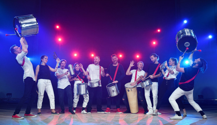 Bubnovat a přitom nerušit. Hudebníci shání peníze na odhlučněnou tělocvičnu v centru Brna