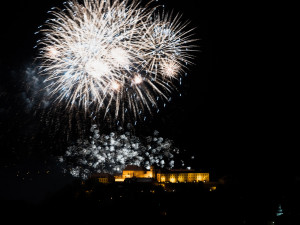 FOTO: Óda na šťastný let. Ohňostroj nad Špilberkem rozzářil noční oblohu