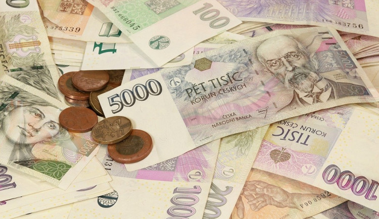 Odbory se dožadují navýšení minimální mzdy o 1400 korun