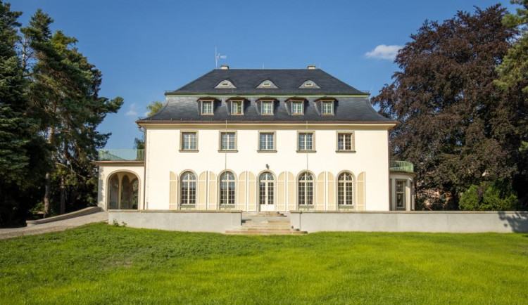 Senioři v Hrádku se mohou pustit do studia astronomie, architektury nebo dějin