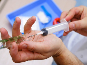 S blížícím se podzimem a možnou druhou vlnou koronaviru stoupá zájem o očkování proti chřipce