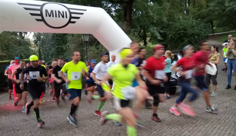 Běžci vyrážejí na trasu