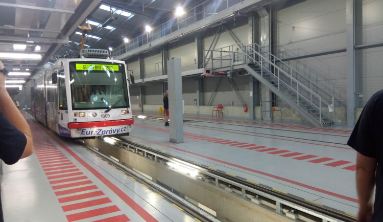 FOTO: Prohlídka pisárecké vozovny přilákala desítky Brňáků