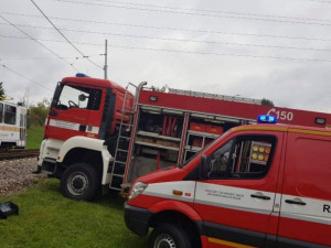 Tramvaj v Brně srazila chodce, zůstal zraněný pod soupravou
