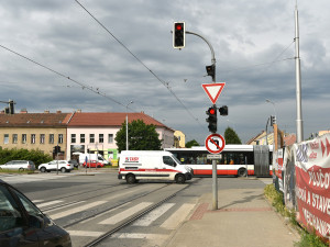 Dvaadvacet brněnských křižovatek čeká modernizace semaforů, budou upřednostňovat MHD