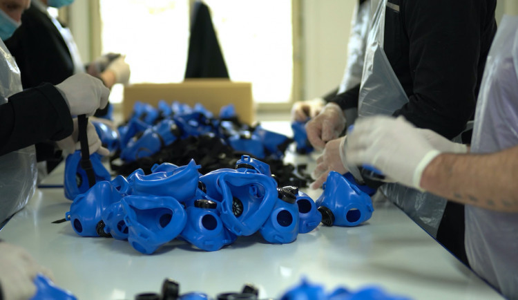 Špičkové nanomasky plzeňské firmy WPA mohou zachraňovat životy lidí po celém světě