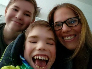 Lukáš bojuje s mozkovou obrnou. On je má škola života, říká maminka Katka