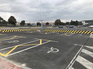FOTO: Dvacka za dvanáct hodin. U Zetoru v Líšni vzniklo nové P+R parkoviště pro 220 aut