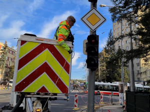 VIDEO: Brněnské řidiče čeká očistec, varují policisté. Vytížené křižovatky budou bez semaforů