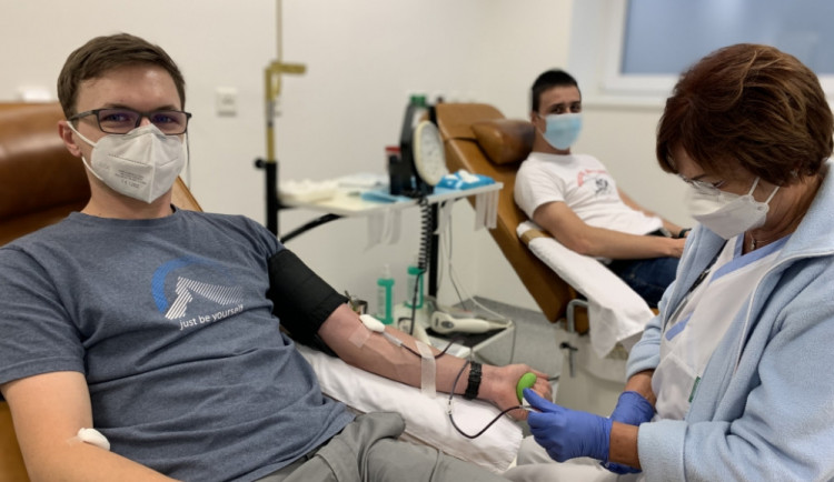 Nejvíce chodí darovat mladí lidé