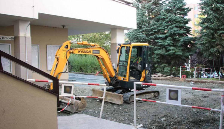 Podhrabal se pod bagr