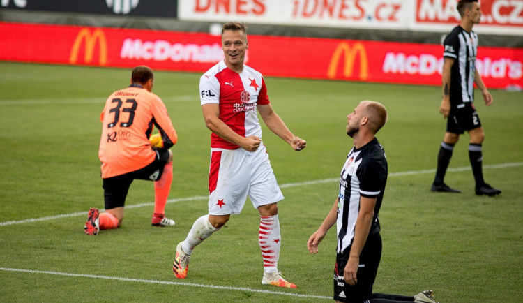 Přerušení profesionálního fotbalu postrádá opodstatnění, stěžuje si asociace. S vládou chce jednat