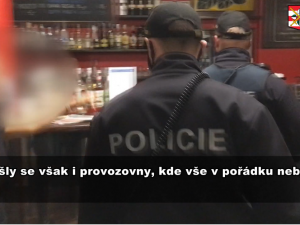 VIDEO: Policisté kontrolovali v Brně uzavření barů po osmé hodině. Pět hospod mělo otevřeno