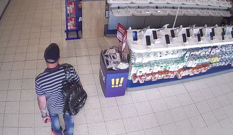 Muž přišelpro nákup, za který nezaplatil