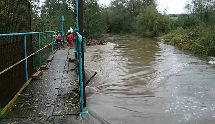 Kvůli intenzivnímu dešti hrozí na několika místech jižní Moravy třetí povodňový stupeň