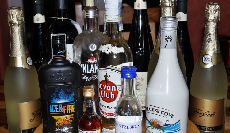 Namol opilá žena chtěla přespat v obchodě nebo odvézt do Brna, nadýchala 4 promile