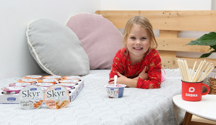 Islandská tradice v českých domovech. SKYR Bohušovické mlékárny zasytí, potěší a osladí vám den. A venku má novou zimní edici!