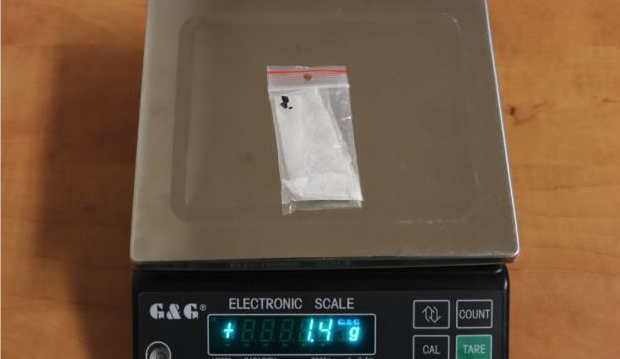 Muž v centru Liberce nabízel drogy. Policie ho chytla a ještě složila o tomto případu báseň