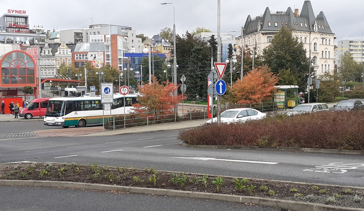 Na Fügnerce, u divadla i v Palachově ulici v Liberci přibudou květiny