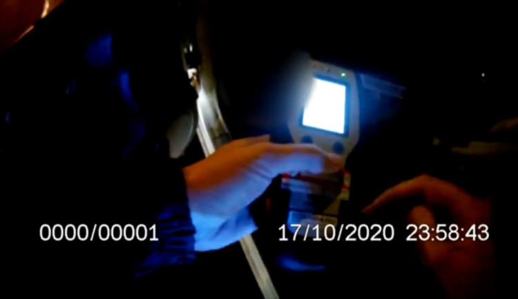 Policisté zastavili řidičku se 2,5 promile