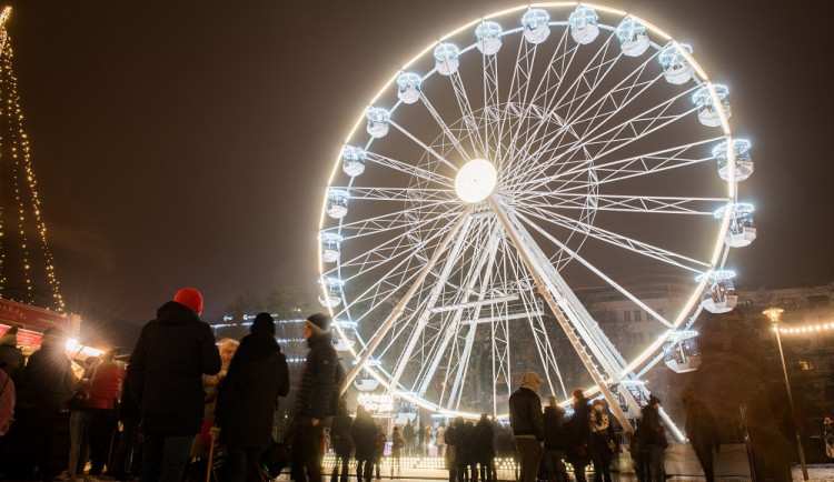 Vánoční trhy v Brně letos budou. Návštěvníci nepřijdou o vánoční stromy ani vyhlídkové kolo