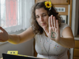 Chybí nám interakce a pozornost u studentů, reagují učitelé na on-line výuku