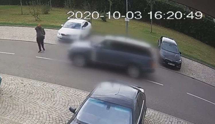 Policie pátrá po tomto muži