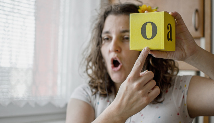 Chybí nám interakce a pozornost u studentů, reagují učitelé na on-line výuku