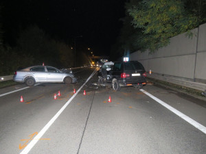 Opilá řidička Frodu se střetla s protijedoucí Škodovkou, oba šoféry musel do nemocnice převézt vrtulník