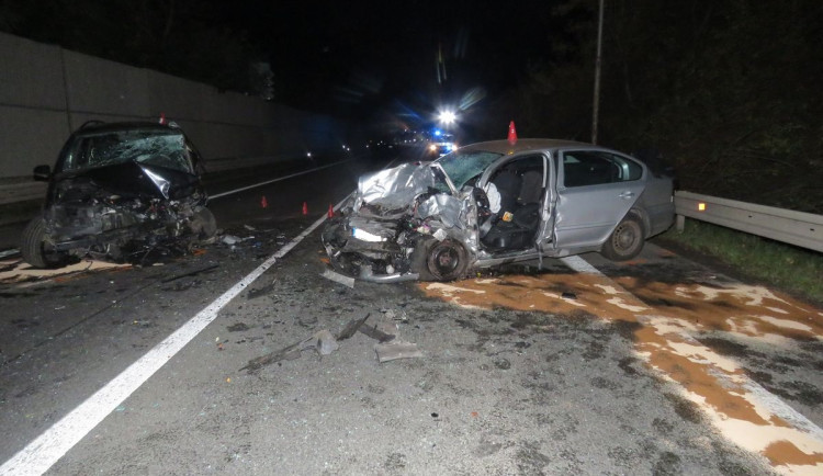 Opilá řidička Frodu se střetla s protijedoucí Škodovkou, oba šoféry musel do nemocnice převézt vrtulník