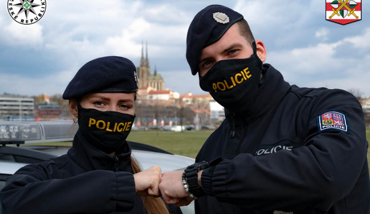 Policisté trasují nakažené