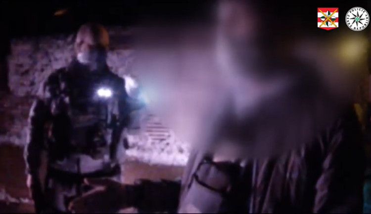 VIDEO: Mladý řidič si dal na Brněnsku osm piv a pak driftoval po vesnici