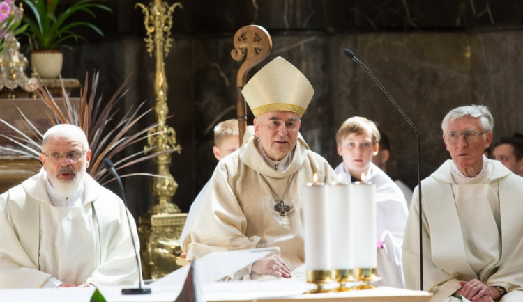 Brněnský biskup vyhlásil dobrovolný půst za ukončení pandemie