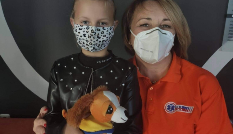 Osmiletá Kačenka zachránila své mamince život, mladá žena zkolabovala na hřbitově kvůli cukrovce