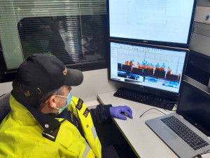 Policisté museli propustit turecké řidiče, kteří vezli v kamionu desítky migrantů