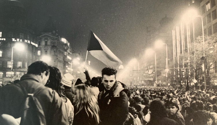 FOTOGALERIE: Nikdo nevěděl, jak to bude dál, říká účastník a autor fotek z listopadu 1989