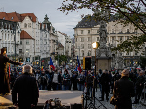 Zrušte všechna opatření proti koronaviru, demonstrovali lidé na Zelňáku