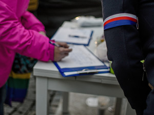 Zrušte všechna opatření proti koronaviru, demonstrovali lidé na Zelňáku