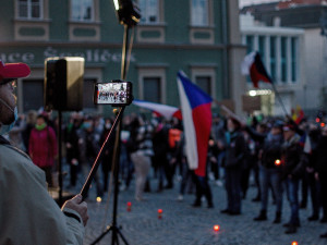 Zrušte všechna opatření proti koronaviru, demonstrovali lidé na Zelňáku