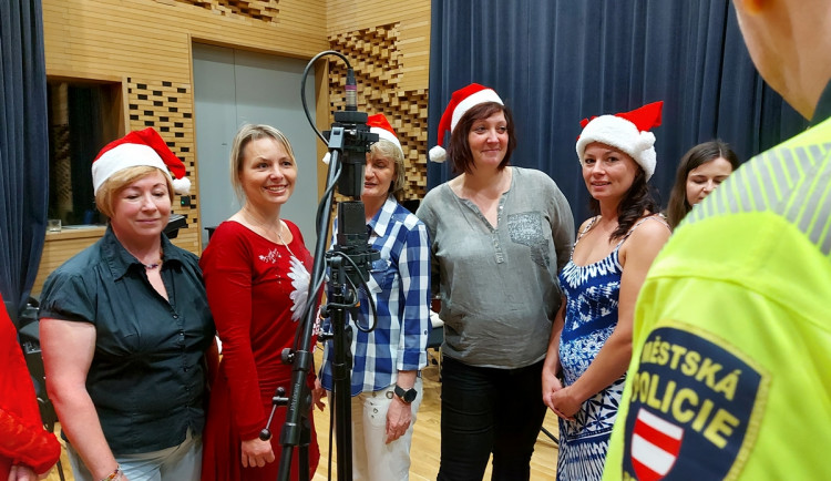 Brněnští strážníci nahráli CD s koledami