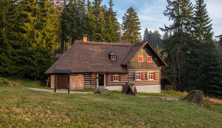 Jizerskohorská roubenka se dočkala uznání. Liščí bouda získala ocenění Patria Nostra