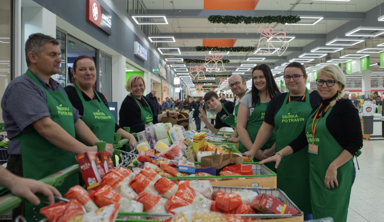 Potravinovým bankám dochází zásoby, v sobotu pořádají veřejné sbírky po celé České republice