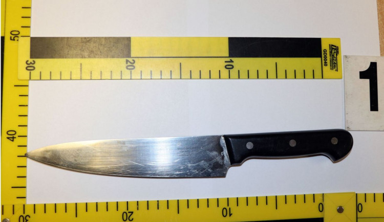 Dělník vytáhl na svého nadřízeného i nůž