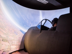 Na zkoušku pilotem Boeingu nebo vojenské stíhačky. Na unikátních simulátorech z Brna se může létat i za časů koronaviru