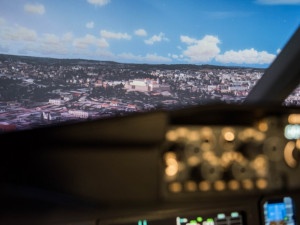 Na zkoušku pilotem Boeingu nebo vojenské stíhačky. Na unikátních simulátorech z Brna se může létat i za časů koronaviru